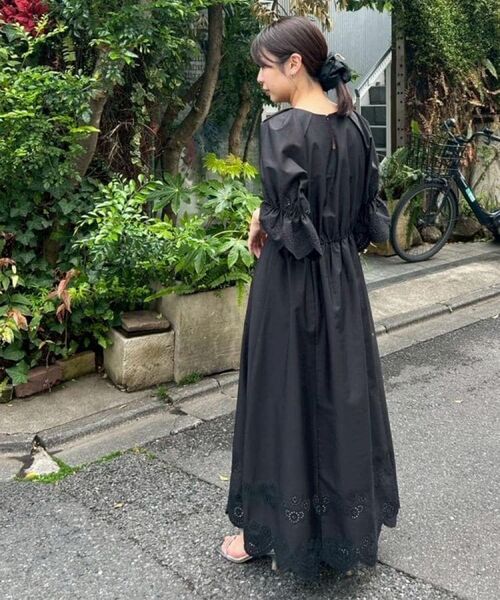 Couture Brooch / クチュールブローチ ロング・マキシ丈ワンピース | 【きれいめ・二の腕カバー】エシカルコットン エンブロドルマンワンピース | 詳細13