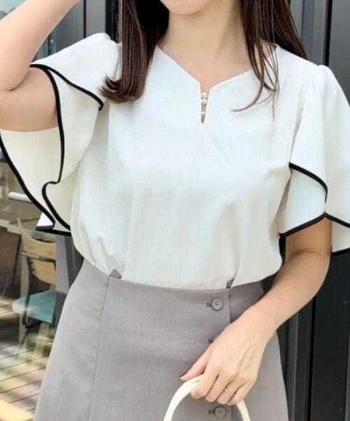 Couture Brooch / クチュールブローチ シャツ・ブラウス | 【洗える・通勤】Vネックパール調フレアブラウス | 詳細13