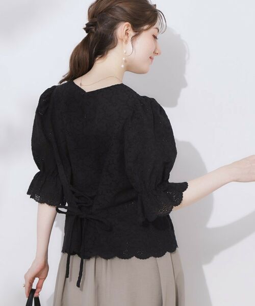 Couture Brooch / クチュールブローチ シャツ・ブラウス | 【一枚で着映える・花柄刺繍・5分袖】バックレースアップ カットワークレースブラウス | 詳細20