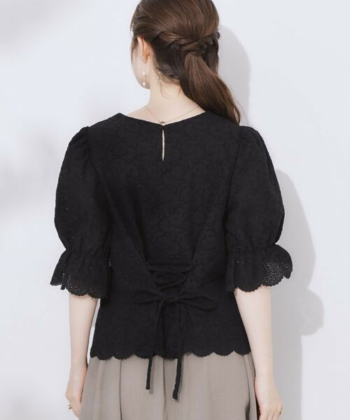 Couture Brooch / クチュールブローチ シャツ・ブラウス | 【一枚で着映える・花柄刺繍・5分袖】バックレースアップ カットワークレースブラウス | 詳細29