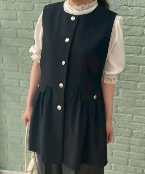 Couture Brooch / クチュールブローチ ベスト | 【フェミニン・きれいめ】ゴールド釦ペプラムジレ | 詳細13