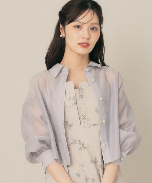 Couture Brooch / クチュールブローチ シャツ・ブラウス | 【洗える・秋まで使える】パール調ボタンシアーシャツ(グレー(012))