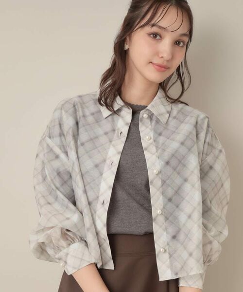 Couture Brooch / クチュールブローチ シャツ・ブラウス | 【洗える・秋まで使える】パール調ボタンシアーシャツ(ライトベージュ(251))