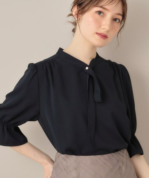 Couture Brooch / クチュールブローチ シャツ・ブラウス | 【大人可愛い・5分袖・通勤】デザインタイブラウス(ネイビー(094))