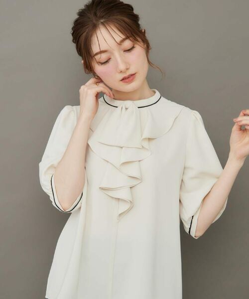 Couture Brooch / クチュールブローチ シャツ・ブラウス | 【華やか・5分袖・通勤】配色フリルタイブラウス | 詳細10