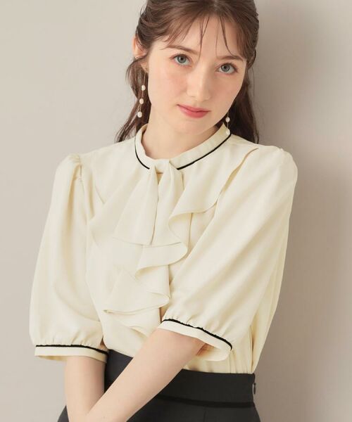 Couture Brooch / クチュールブローチ シャツ・ブラウス | 【華やか・5分袖・通勤】配色フリルタイブラウス | 詳細4