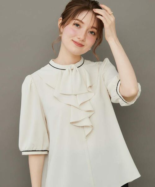 Couture Brooch / クチュールブローチ シャツ・ブラウス | 【華やか・5分袖・通勤】配色フリルタイブラウス | 詳細9