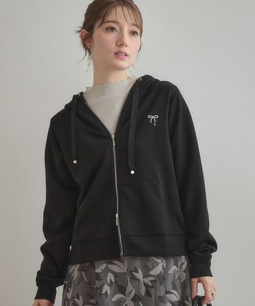 Couture Brooch / クチュールブローチ パーカー | 【マシンウォッシャブル・UVケア・大人可愛い】リボン刺繍ダンボールZIPフーディ | 詳細14