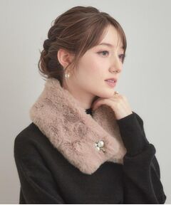 Couture Brooch / クチュールブローチ マフラー・ショール・スヌード・ストール | エコファービジューパール調ティペット