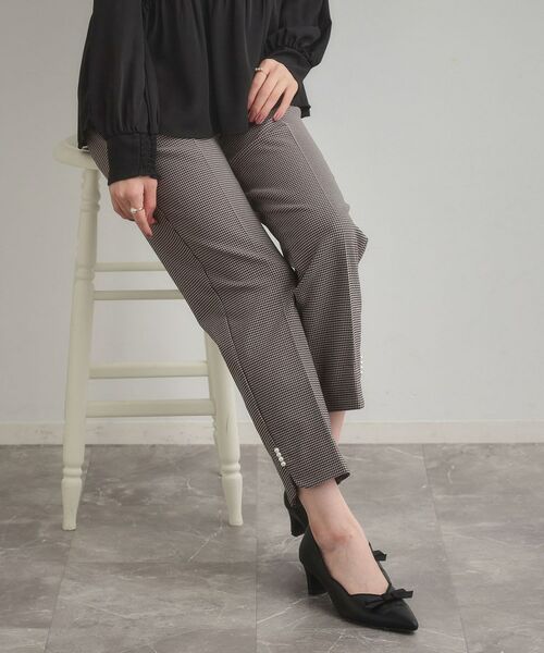 Couture Brooch / クチュールブローチ ショート・ハーフ・半端丈パンツ | 【通勤・美脚見え・あったか】裏起毛パール調スカラ裾デザインパンツ(グレージュ(250))