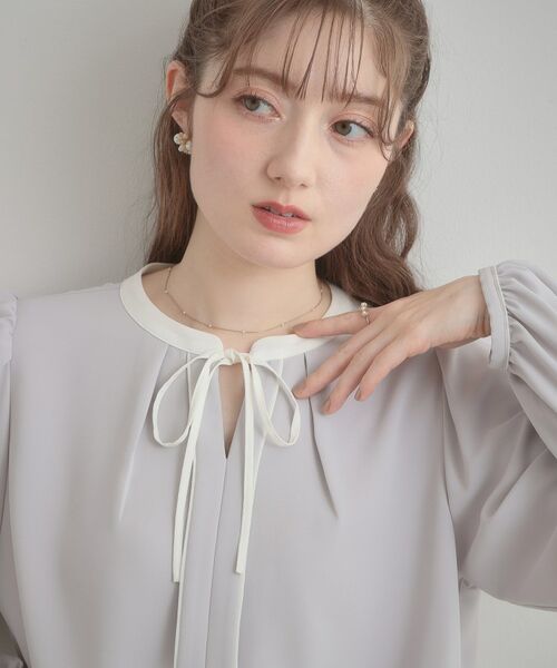 Couture Brooch / クチュールブローチ シャツ・ブラウス | 配色細リボンタイ（ライトグレー(511)）