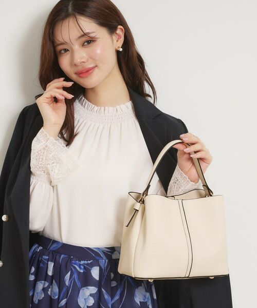 Couture Brooch / クチュールブローチ ショルダーバッグ | 2wayレザー調ハンドバッグ(オフホワイト(003))