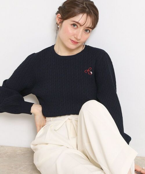 Couture Brooch / クチュールブローチ ニット・セーター | 【洗える】リボンエンブロ細ケーブルニット（ネイビー(094)）