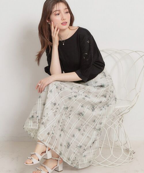 Couture Brooch / クチュールブローチ ロング・マキシ丈スカート | シアーチェックフラワープリント（ライトグレー(111)）