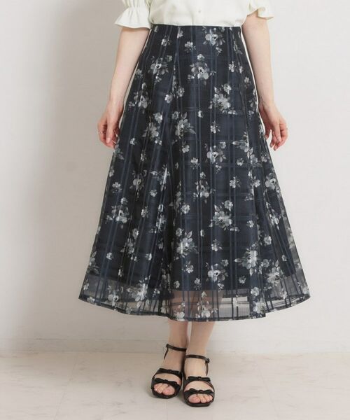 Couture Brooch / クチュールブローチ ロング・マキシ丈スカート | シアーチェックフラワープリント（ネイビー(194)）