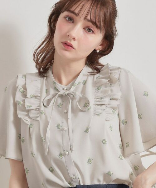 Couture Brooch / クチュールブローチ シャツ・ブラウス | 【洗える】ドットフラワー ブラウス（ライトグレー(011)）