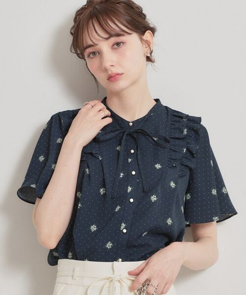 Couture Brooch / クチュールブローチ シャツ・ブラウス | 【洗える】ドットフラワー ブラウス（ブルー(093)）