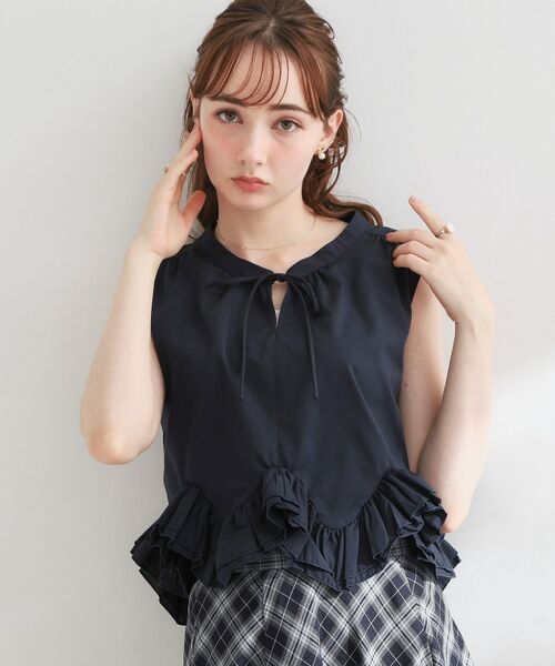 Couture Brooch / クチュールブローチ シャツ・ブラウス | 裾フリルノースリブラウス（ネイビー(094)）