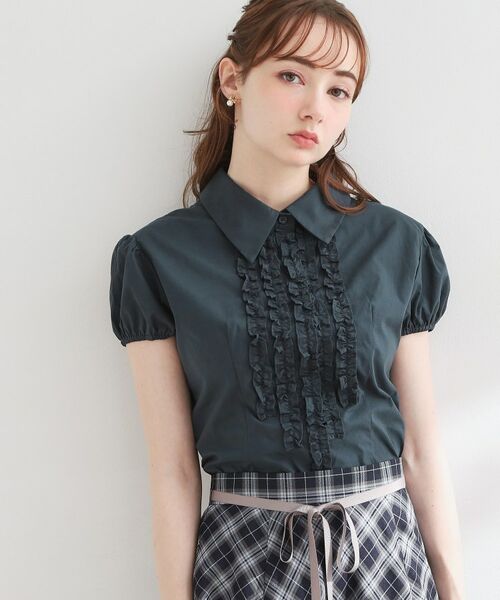Couture Brooch / クチュールブローチ シャツ・ブラウス | フリルパフスリーブブラウス（ネイビー(094)）