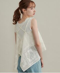 ニュアンススクエア刺繍キャミ
