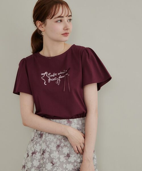 Couture Brooch / クチュールブローチ Tシャツ | 【接触冷感・UVカット・洗える】リボン ロゴTシャツ（ボルドー(164)）