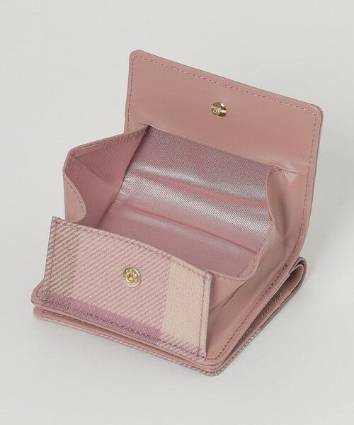 とても可愛いお財布です【新品未使用】ブルーレーベルクレストブリッジパーシャルチェックPVC二つ折り財布