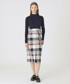 ◆クレストブリッジチェック×ニットのコンビドレス<br /><br />【Design】<br />ハイウエストスカートとリブニットトップスをドッキングしたデザインのドレスです。<br />スカートは、ハイウエストデザインで、ブルーレーベルでは新鮮なタイトシルエットです。<br />後ろウエスト部分はゴム仕様になっています。<br />細目のベルトできゅっとウエストをマークしての着用がおすすめです。<br /><br />【Fabric】<br />尾州産地で生産されたMADE IN JAPANのオリジナルチェック素材を使用しています。