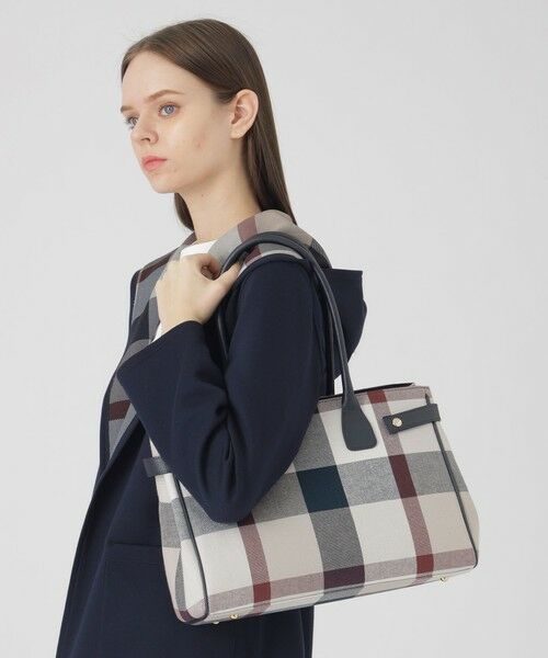 BLUE LABEL / BLACK LABEL CRESTBRIDGE / ブルーレーベル / ブラックレーベル・クレストブリッジ  ショルダーバッグ | クレストブリッジチェックキャンバスハトメトート | 詳細1