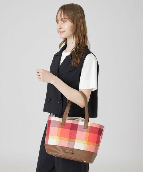 BLUE LABEL ポーチ レッド チェック柄 新品同様】ブルーレーベルクレストブリッジウエストポーチレッド
