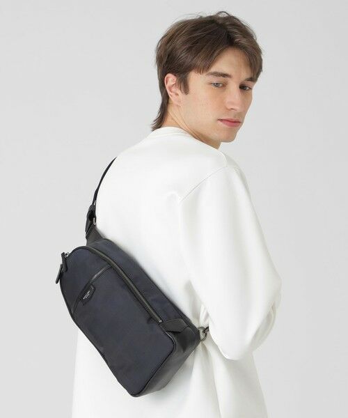 BLUE LABEL / BLACK LABEL CRESTBRIDGE / ブルーレーベル / ブラックレーベル・クレストブリッジ  ショルダーバッグ | 【一部店舗限定】シャドークレストブリッジチェックボディバッグ | 詳細15