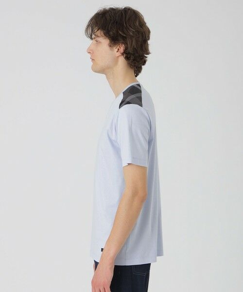 セール】 【一部店舗限定】ショルダーチェックVネックTシャツ