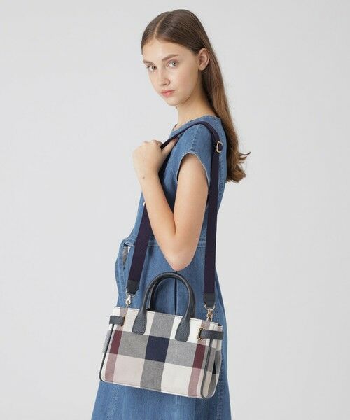 BLUE LABEL / BLACK LABEL CRESTBRIDGE / ブルーレーベル / ブラックレーベル・クレストブリッジ  ショルダーバッグ | クレストブリッジチェックキャンバスハトメミドルトート | 詳細7