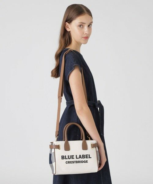 BLUE LABEL / BLACK LABEL CRESTBRIDGE / ブルーレーベル / ブラックレーベル・クレストブリッジ  ショルダーバッグ | ロゴプリントハトメミドルトート | 詳細1