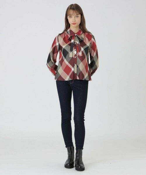 BLUE LABEL / BLACK LABEL CRESTBRIDGE / ブルーレーベル / ブラックレーベル・クレストブリッジ  シャツ・ブラウス | 【取扱店舗限定】クレストブリッジチェックサテンプリントブラウス | 詳細2