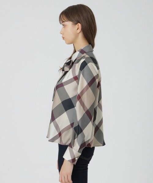 BLUE LABEL / BLACK LABEL CRESTBRIDGE / ブルーレーベル / ブラックレーベル・クレストブリッジ  シャツ・ブラウス | 【取扱店舗限定】クレストブリッジチェックサテンプリントブラウス | 詳細8