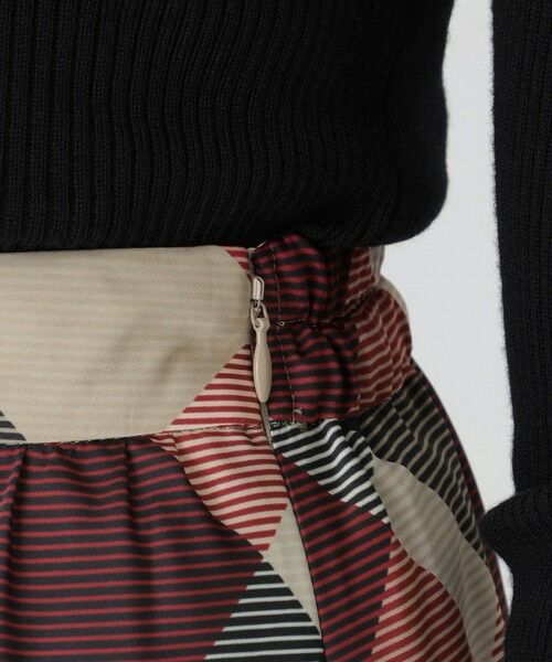 BLUE LABEL / BLACK LABEL CRESTBRIDGE / ブルーレーベル / ブラックレーベル・クレストブリッジ  ミニ・ひざ丈スカート | 【取扱店舗限定】クレストブリッジチェックサテンプリントスカート | 詳細7