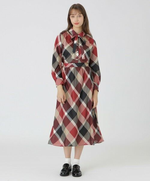 BLUE LABEL / BLACK LABEL CRESTBRIDGE / ブルーレーベル / ブラックレーベル・クレストブリッジ  ミニ・ひざ丈スカート | 【取扱店舗限定】クレストブリッジチェックサテンプリントスカート | 詳細1