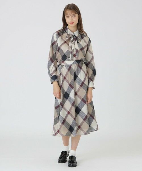 BLUE LABEL / BLACK LABEL CRESTBRIDGE / ブルーレーベル / ブラックレーベル・クレストブリッジ  ミニ・ひざ丈スカート | 【取扱店舗限定】クレストブリッジチェックサテンプリントスカート | 詳細9