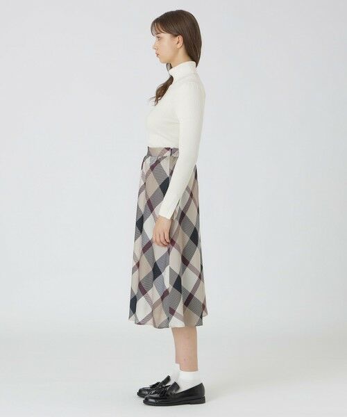 BLUE LABEL / BLACK LABEL CRESTBRIDGE / ブルーレーベル / ブラックレーベル・クレストブリッジ  ミニ・ひざ丈スカート | 【取扱店舗限定】クレストブリッジチェックサテンプリントスカート | 詳細11