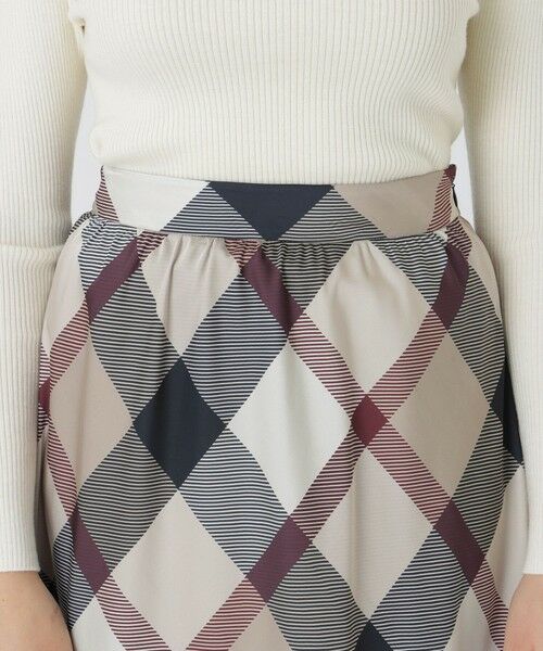 BLUE LABEL / BLACK LABEL CRESTBRIDGE / ブルーレーベル / ブラックレーベル・クレストブリッジ  ミニ・ひざ丈スカート | 【取扱店舗限定】クレストブリッジチェックサテンプリントスカート | 詳細13