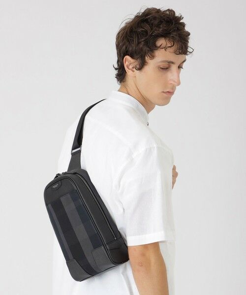 BLUE LABEL / BLACK LABEL CRESTBRIDGE / ブルーレーベル / ブラックレーベル・クレストブリッジ  ショルダーバッグ | 【一部店舗限定】トーナルクレストブリッジチェックボディバッグ | 詳細1
