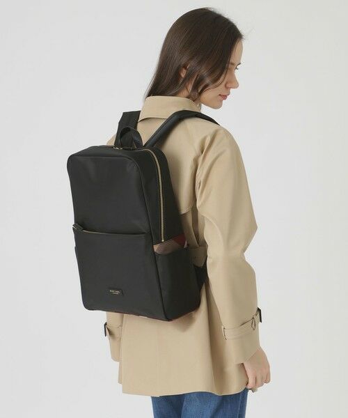 BLUE LABEL / BLACK LABEL CRESTBRIDGE / ブルーレーベル / ブラックレーベル・クレストブリッジ  ショルダーバッグ | ナイロンスクエアバックパック | 詳細1