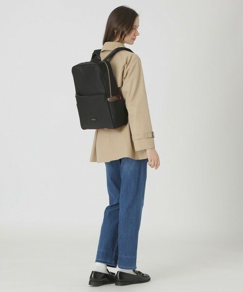 BLUE LABEL / BLACK LABEL CRESTBRIDGE / ブルーレーベル / ブラックレーベル・クレストブリッジ  ショルダーバッグ | ナイロンスクエアバックパック | 詳細2