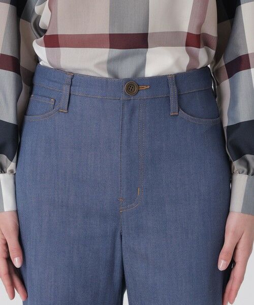 BLUE LABEL / BLACK LABEL CRESTBRIDGE / ブルーレーベル / ブラックレーベル・クレストブリッジ  その他パンツ | 【一部店舗限定】スラブシャンブレーワイドパンツ | 詳細4