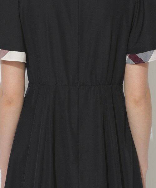 BLUE LABEL / BLACK LABEL CRESTBRIDGE / ブルーレーベル / ブラックレーベル・クレストブリッジ  ドレス | 【WEB限定】ライトタンブラーVネックドレス | 詳細4