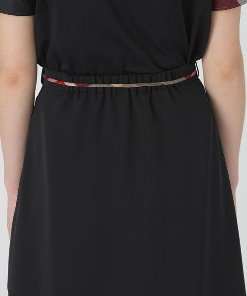 BLUE LABEL / BLACK LABEL CRESTBRIDGE / ブルーレーベル / ブラックレーベル・クレストブリッジ  ミニ・ひざ丈スカート | ツイルストレッチイレギュラーヘムスカート | 詳細5