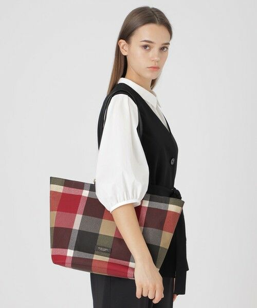 BLUE LABEL / BLACK LABEL CRESTBRIDGE / ブルーレーベル / ブラックレーベル・クレストブリッジ  ショルダーバッグ | クレストブリッジチェックPVCトート | 詳細1