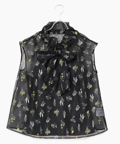 まるで刺繍のような仕上がりのボタニカルプリントアイテム