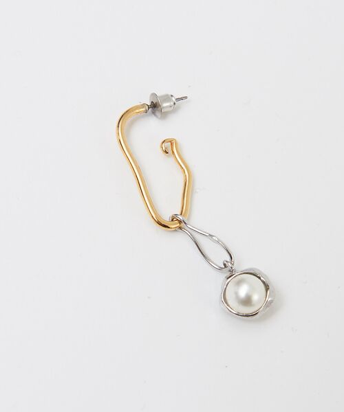 ADER Bijoux. BEAUTE バイカラー アシンメトリー ピアス