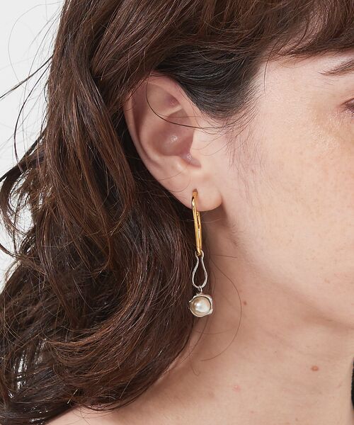 ADER Bijoux. BEAUTE バイカラー アシンメトリー ピアス